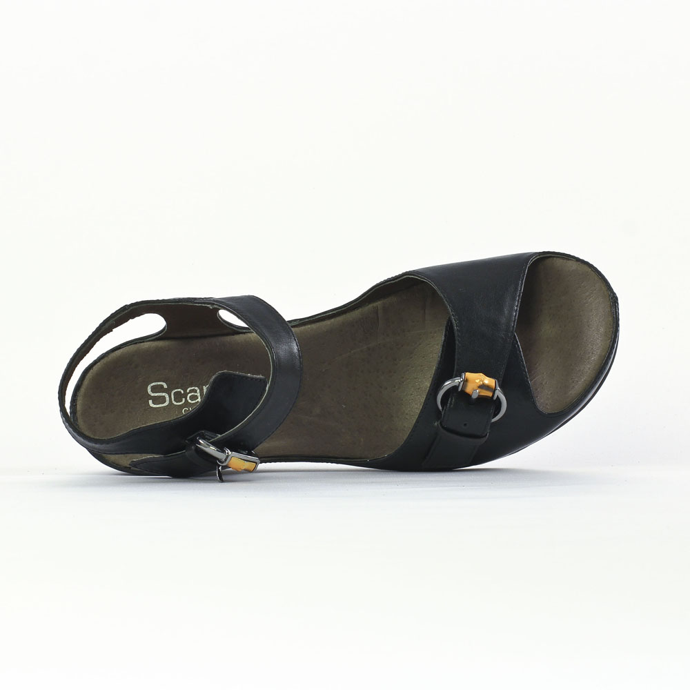 nu pieds talons compensés
