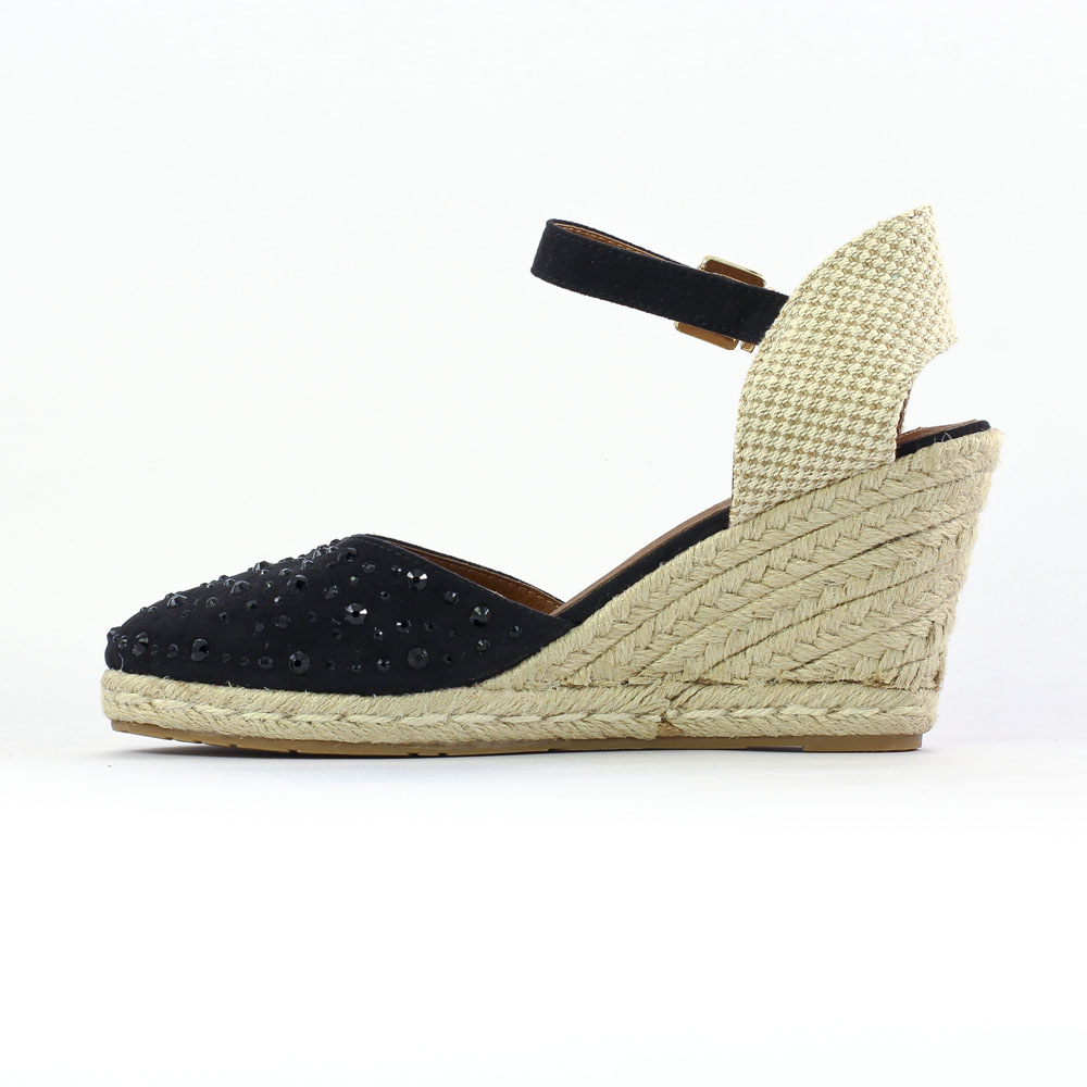 nu pieds talons compensés