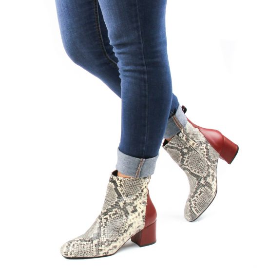 boots talon Gioseppo serpent beige portée