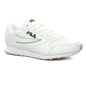 sport blanc: même style de chaussures en ligne pour hommes que les Fila